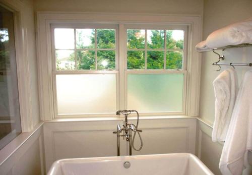 Window_Tinting_For_Bath_Rooms_ClimatePro